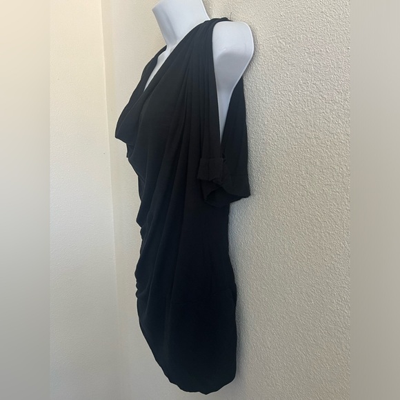 2/$30 Wet Seal Cold Shoulder Top - Picture 5 of 8